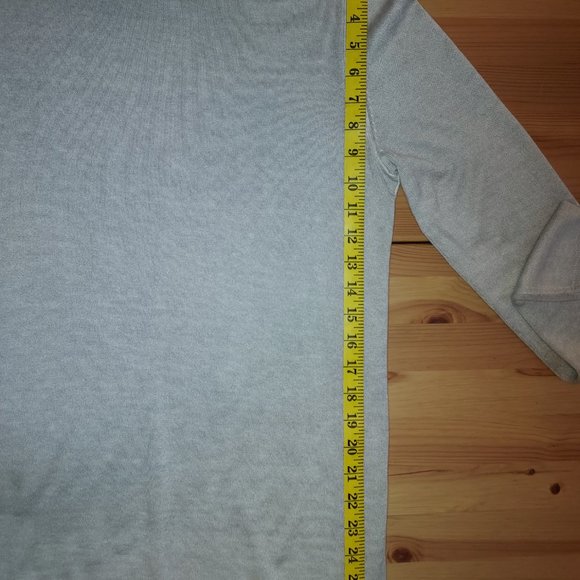 John Varvatos light Mans sweater NWOT - Picture 4 of 8